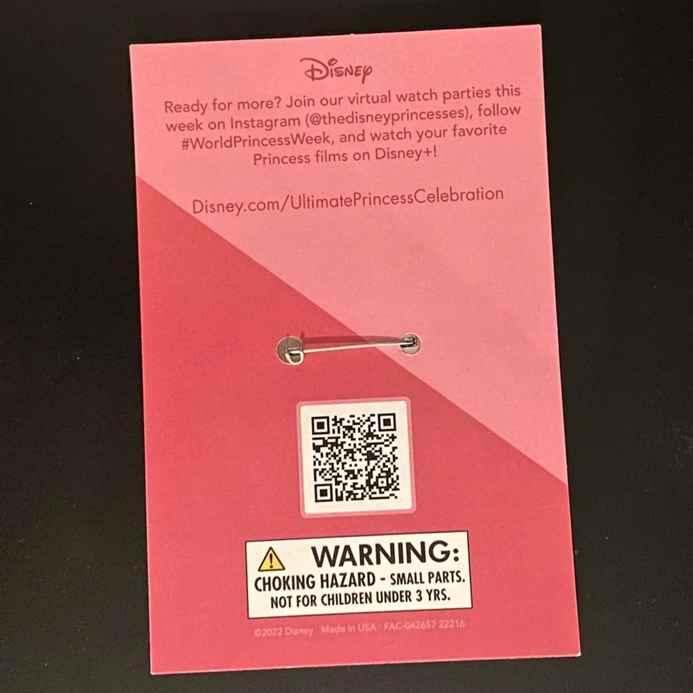 Disneyland EXCLUSIVE Ultimate PRINCESS Celebration button featuring MOANA - Picture 3 of 3